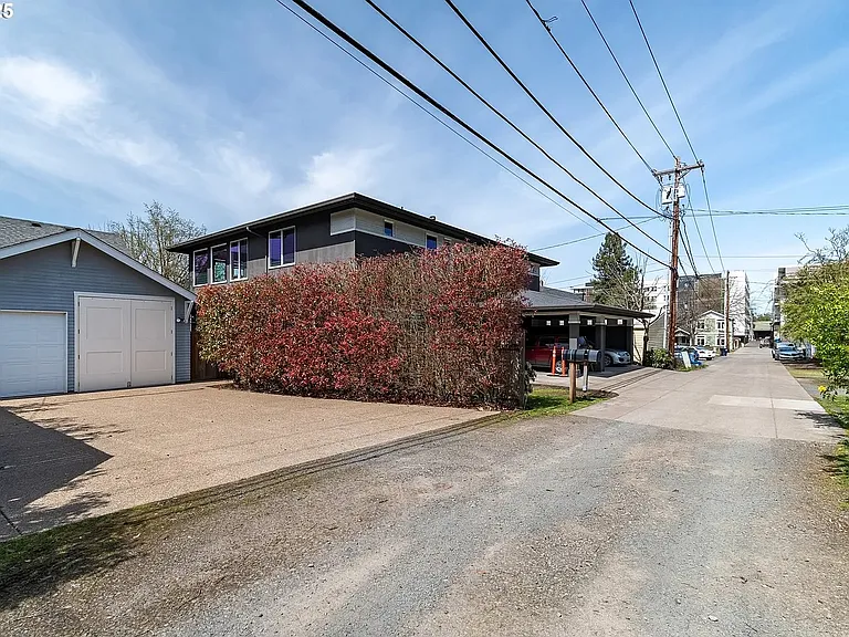 1545 Villard St — Photo 39