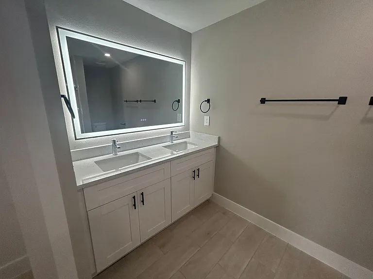 2524 NE 1st Pl — Photo 10