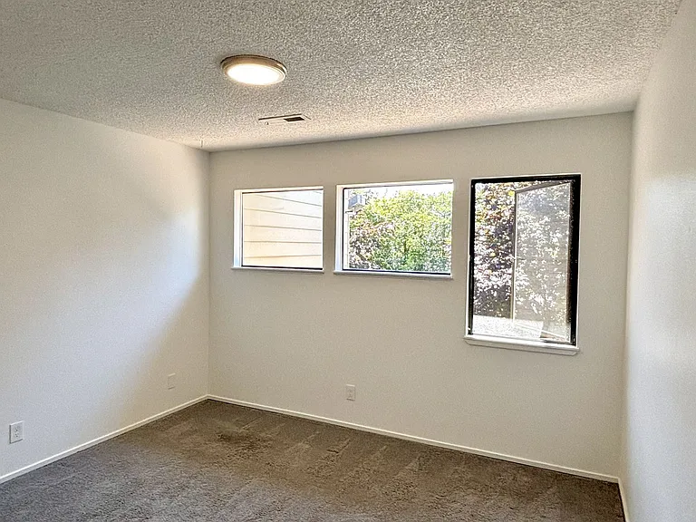 331 SE 146th Ave — Photo 8