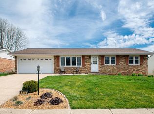 615 Wilshire Dr, Washington, IL