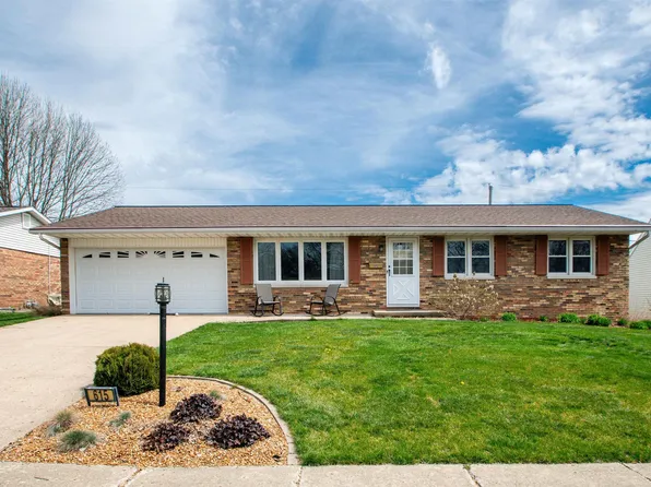 615 Wilshire Dr, Washington, IL 61571