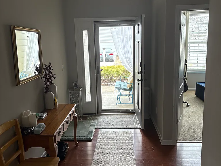 4662 Crown Pkwy — Photo 2