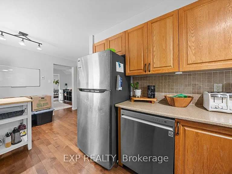 32 Flanders St — Photo 9