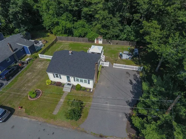 4 White St, Hanson, MA 02341