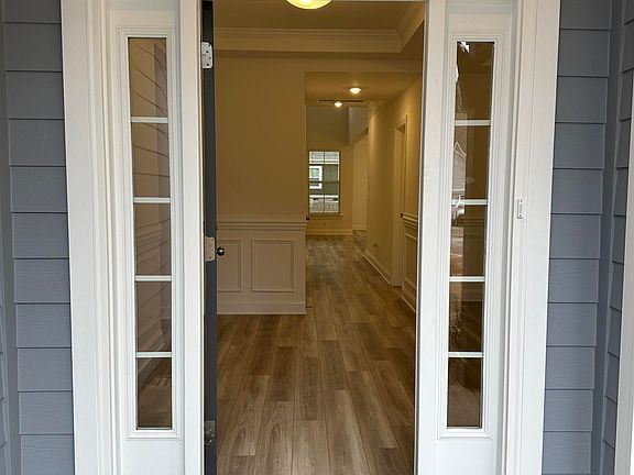 3rd image of 121 Playground Rd