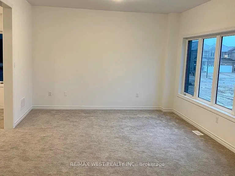 256 Ridley Cres — Photo 7