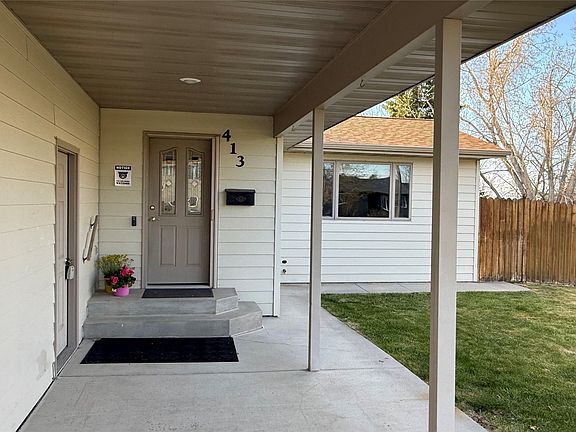 4th image of 413 33rd Ave NE