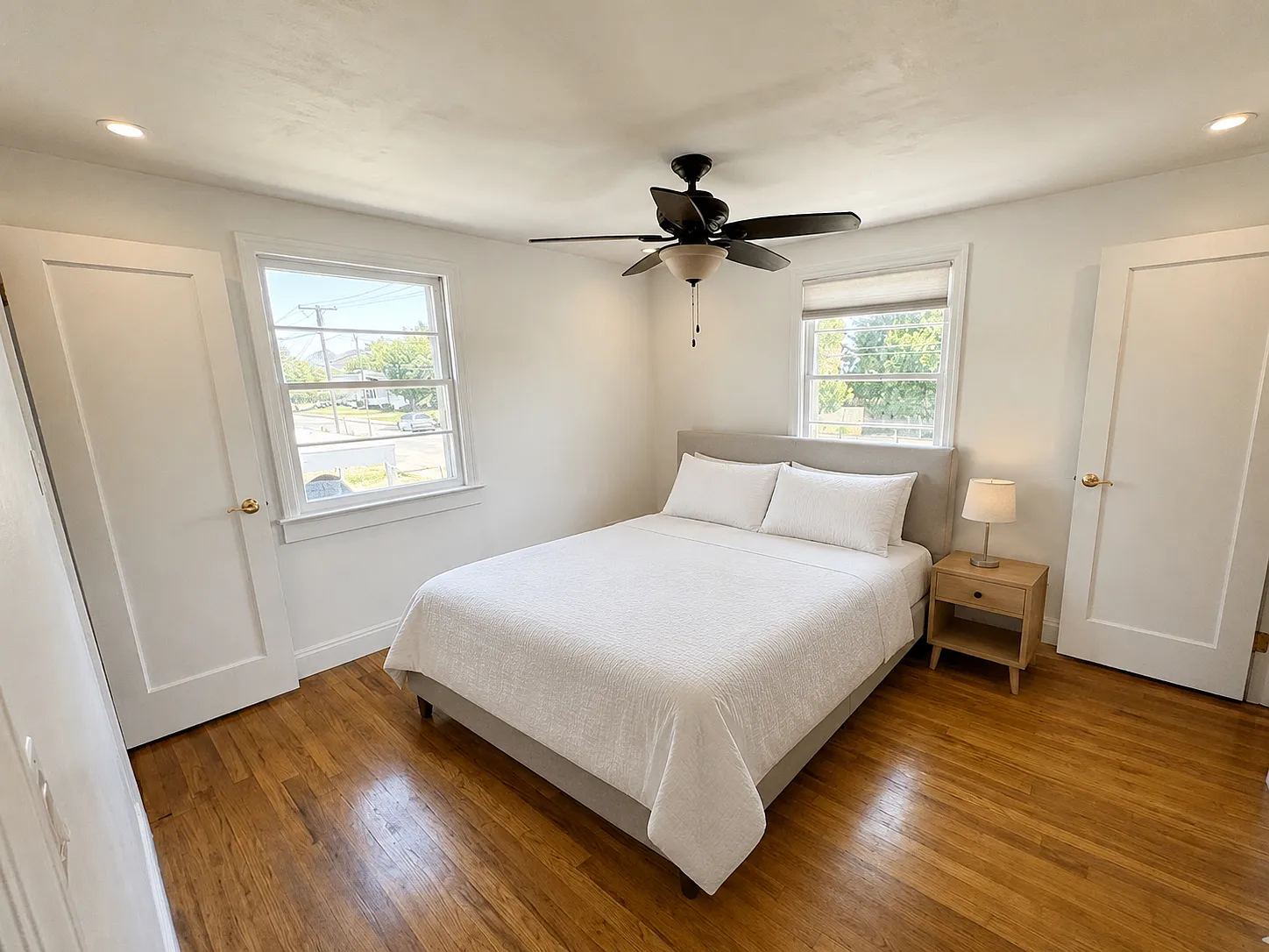 3 bed, 900 sqft, $2,400 — Photo 2