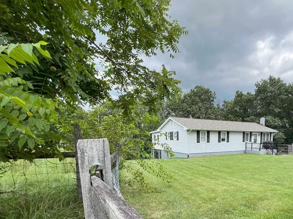 302 Hermitage Rd, Staunton, VA 24401