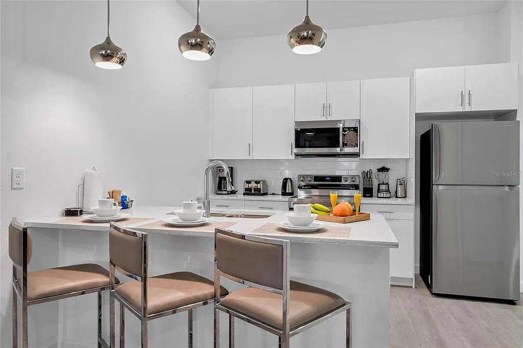 5 bed, 4.0 bath, 2020 sqft, $2,700 — Photo 4