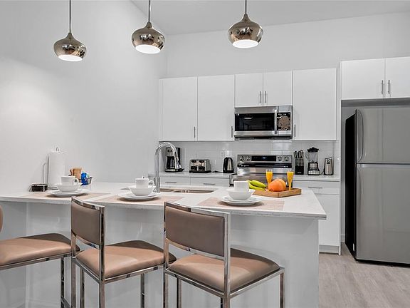 4th image of 395 Famagusta Dr