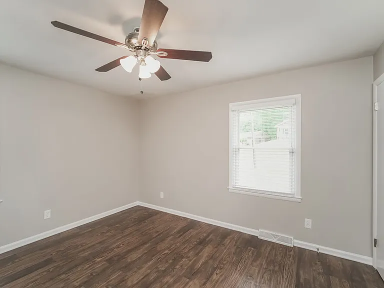 4944 Springview Rd — Photo 8