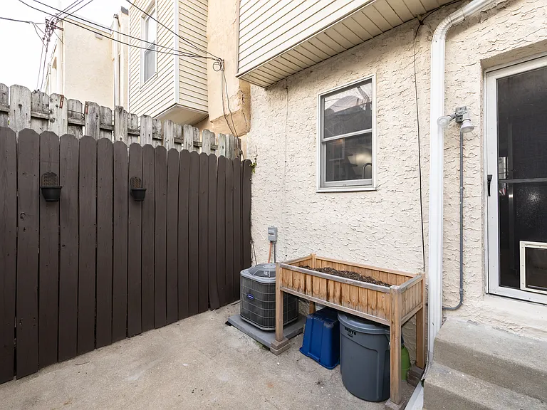 860 N Bailey St — Photo 11
