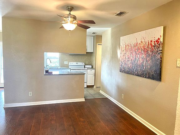 3rd image of 3005 Peachtree Ln