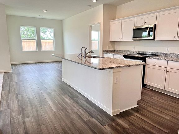 3rd image of 4630 Highland Crest Dr