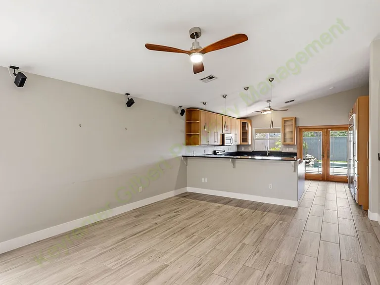 517 W Princeton Ave — Photo 5