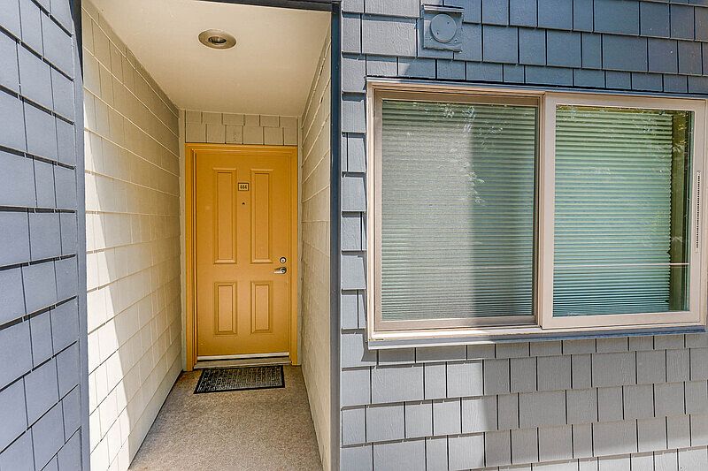 1st image of 5829 NE 75th St #444
