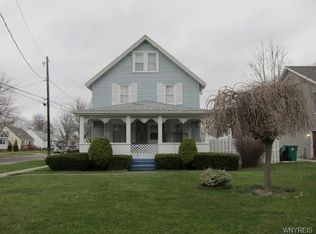 9402 Cayuga Dr, Niagara Falls, NY 14304