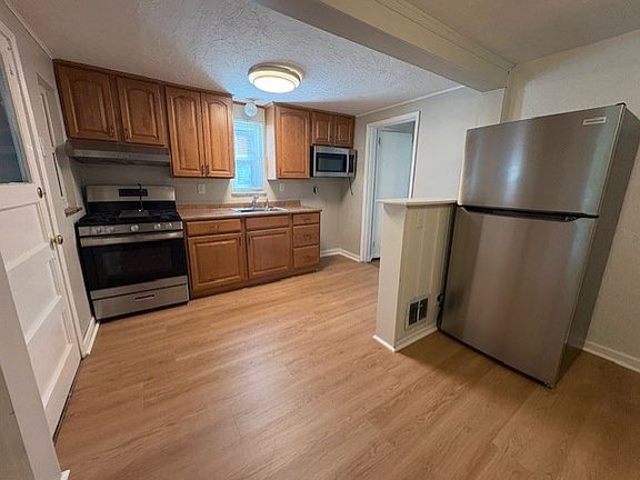 3rd image of 719 Shadycrest Ct