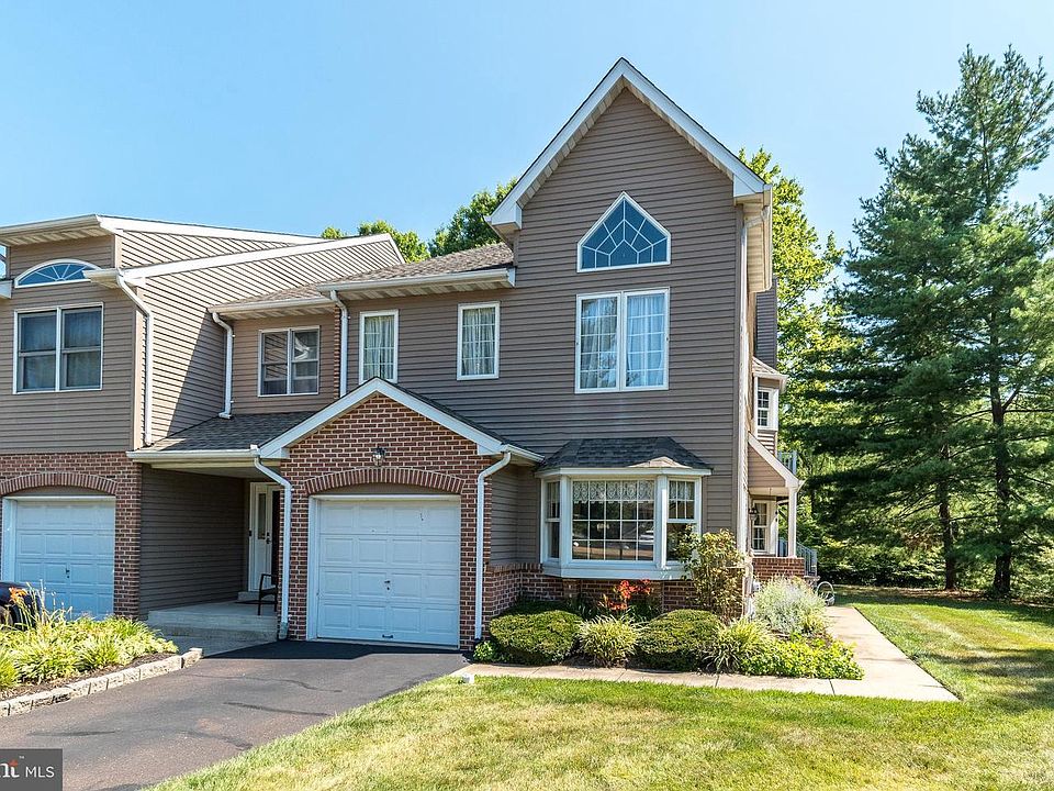 1st image of 50 Piccadilly Cir