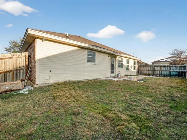 101 Soapstone Dr, Jarrell, TX 76537