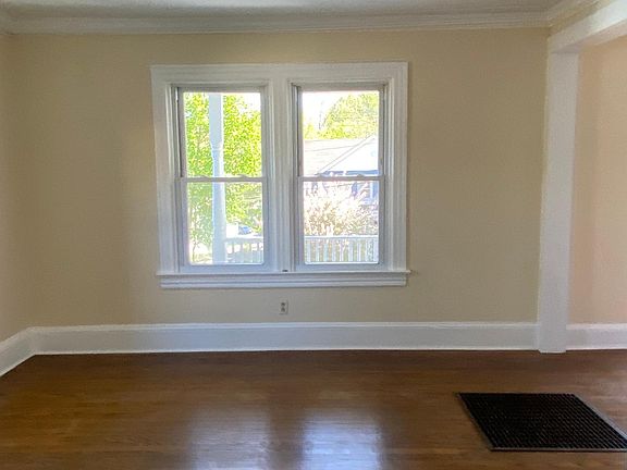 5th image of 31 Main St