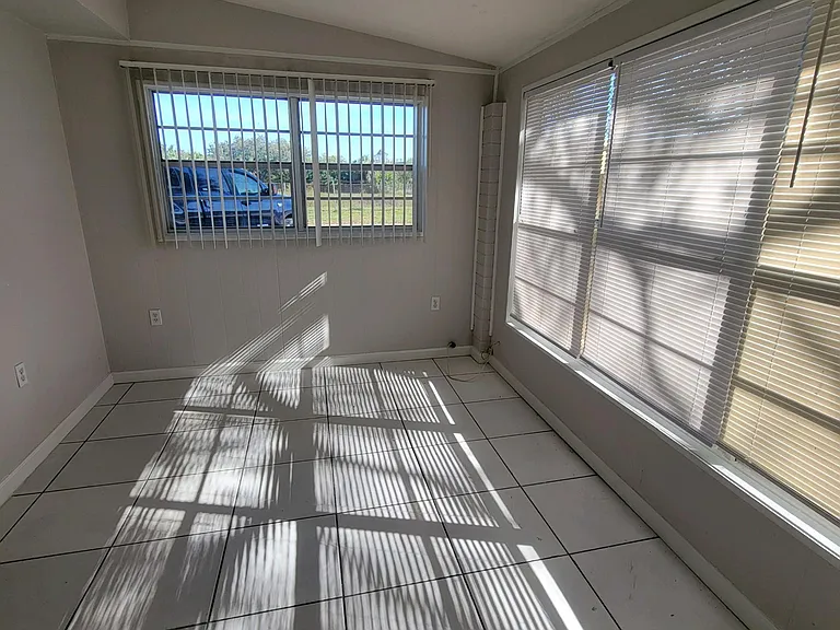 2922 Shore Dr — Photo 1
