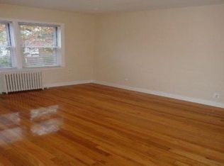 4328 194th St, Flushing, NY 11358