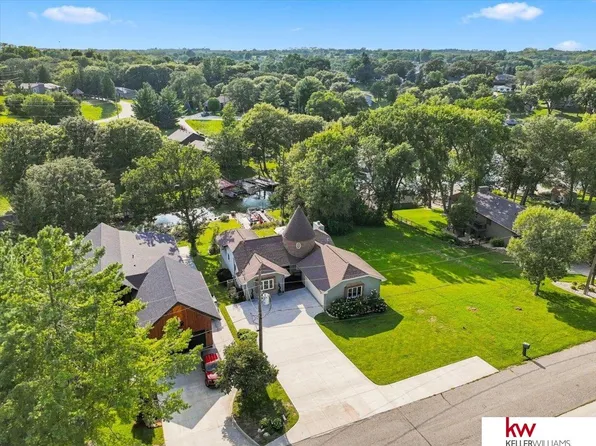 8879 Verdon Cir, Plattsmouth, NE 68048