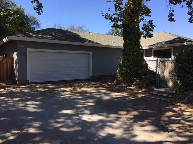 8101 Mariposa Ave photo 1
