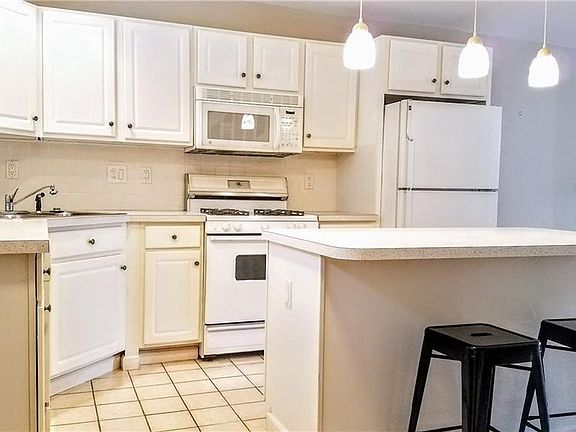 5th image of 133 Walton St APT 126