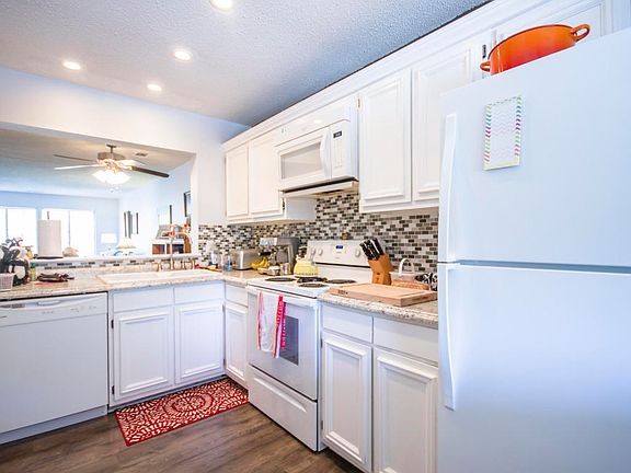 3rd image of 1140 Hidden Cove Dr APT I