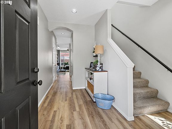 3rd image of 1013 SE Albertine St