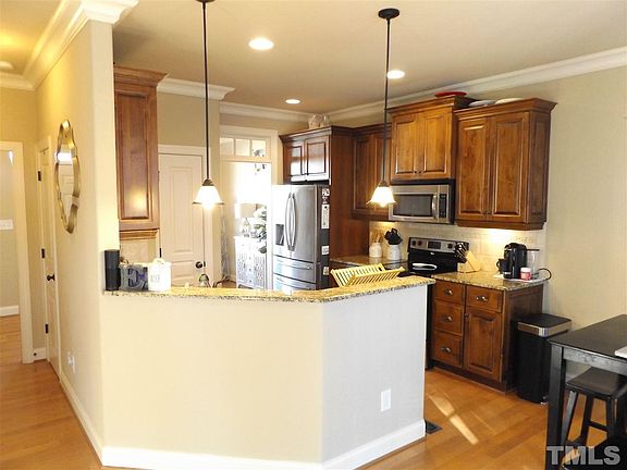 5th image of 352 Duchart Ln