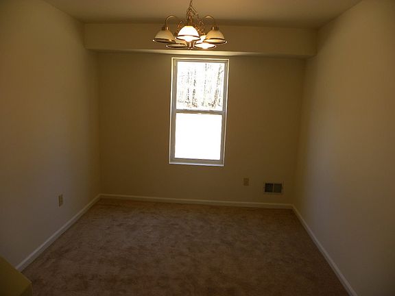 4th image of 1602 Hayner Heights Dr