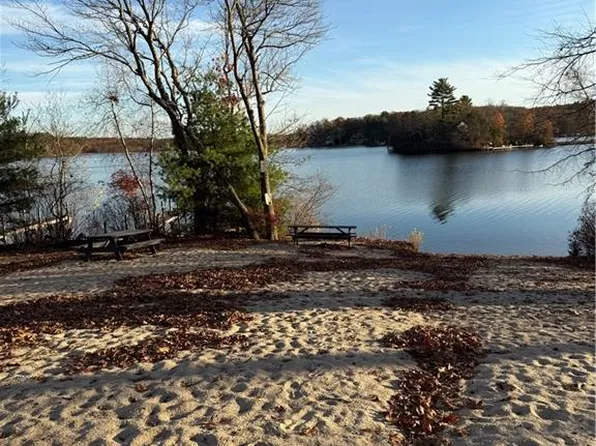 7 Long Meadow Dr, Glocester, RI 02814