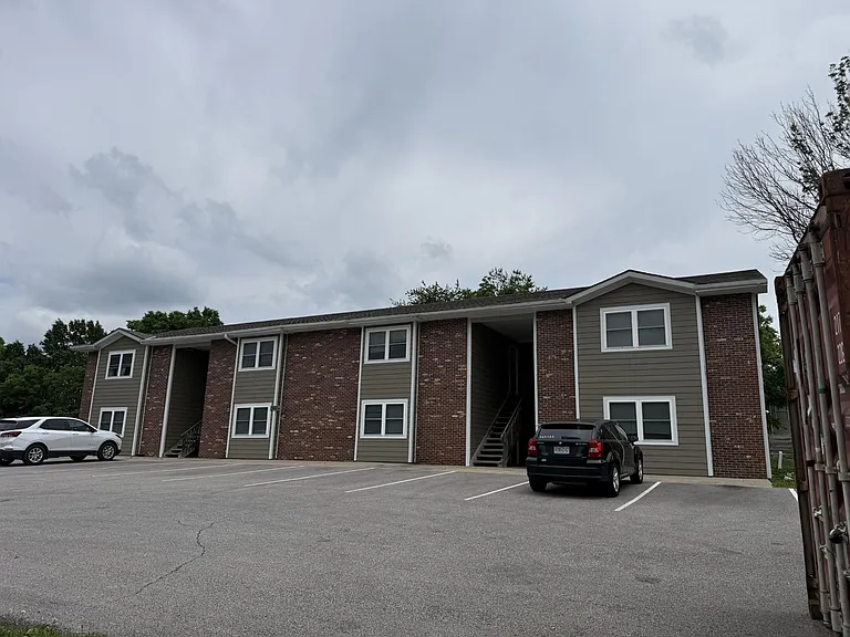 Rock Quarry Village — Photo 28