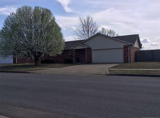 804 Bonnie Ave, Pryor, OK 74361