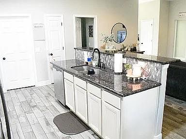 4th image of 5528 Peach Dr