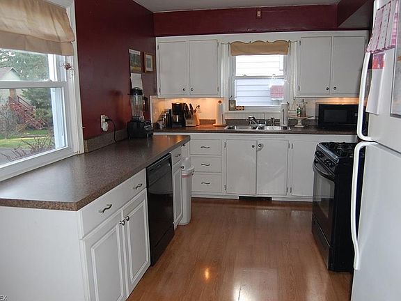 2nd image of 527 E Kline St SE
