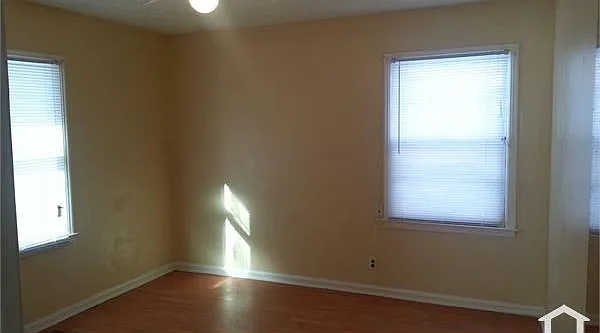 3 bed, 1000 sqft, $1,500 — Photo 2