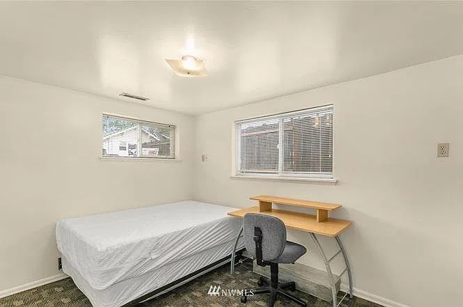 Lee UW — Photo 2