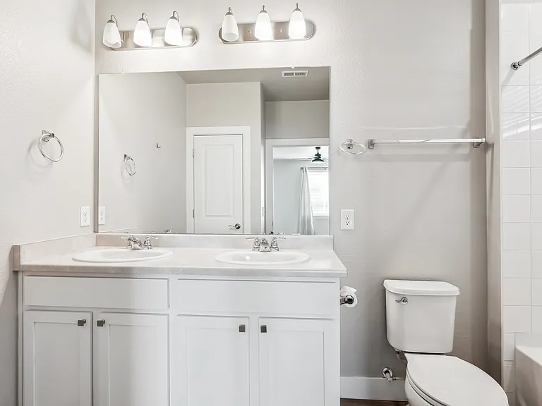 981 S Sable Blvd #208 — Photo 9