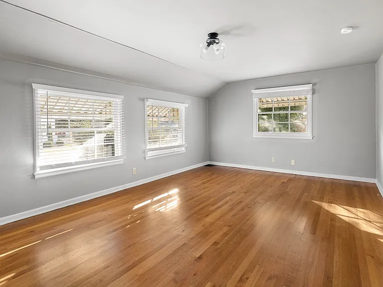 30 Lorraine Ave — Photo 12