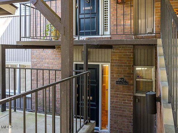 3rd image of 4923 Rivoli Dr APT E