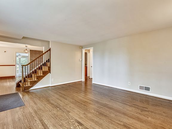 4th image of 2325 Highland Ave