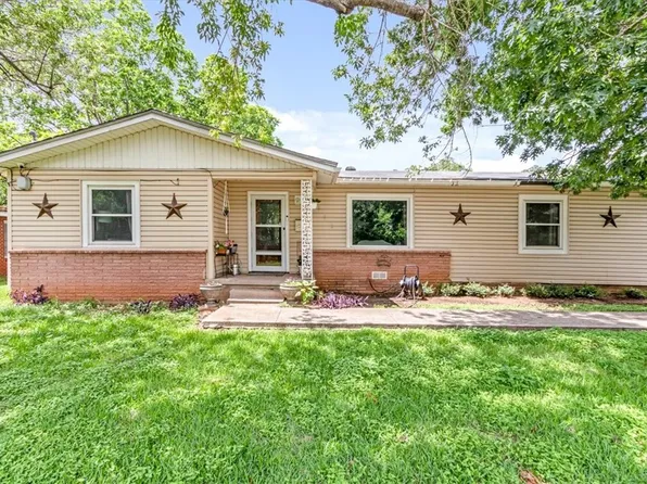 2302 Briarwood Ln, Waco, TX 76705