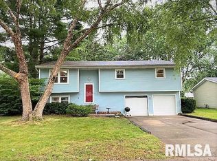 620 Magnolia Dr, Chatham, IL 62629