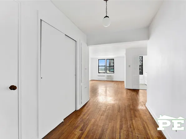 414 Elmwood Avenue image 6 of 26