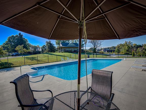 3rd image of 1104 Mountain Vista Pvt Dr